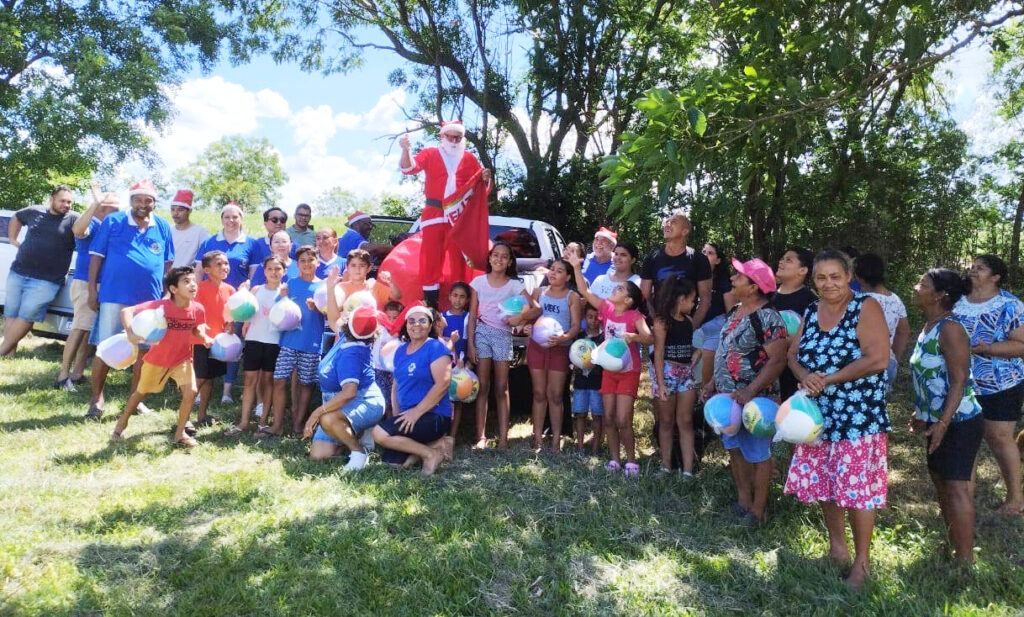 FLÓRIDA: Lions Clube promove entrega de bolas e leva alegria a crianças da EMEI e dos distritos