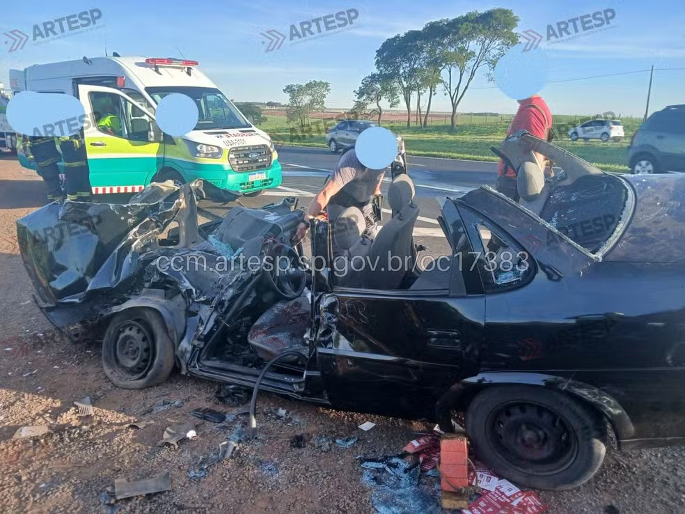 Grave acidente mata motorista de carro no interior de SP; vítima ficou presa às ferragens