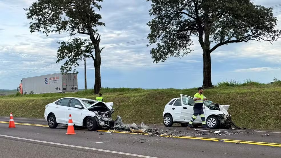 Mãe e filho morrem em acidente de carro na BR-277, no Paraná
