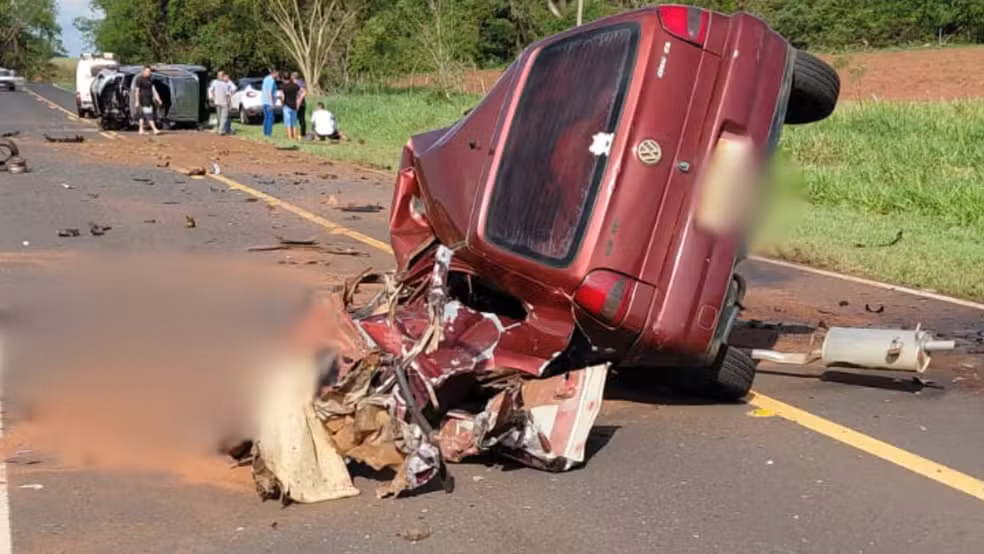 Casal morre após acidente entre carro e caminhonete em rodovia do interior de SP
