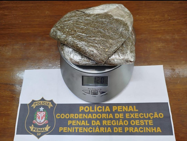 Mulher de detento tenta entrar com droga na Penitenciária de Pracinha