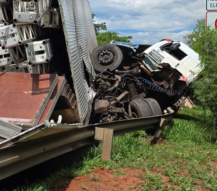 Acidente deixa dois mortos em rodovia na região