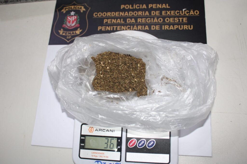 Mulher de detento é flagrada com maconha no cós de calça ao tentar entrar em Penitenciária de Irapuru