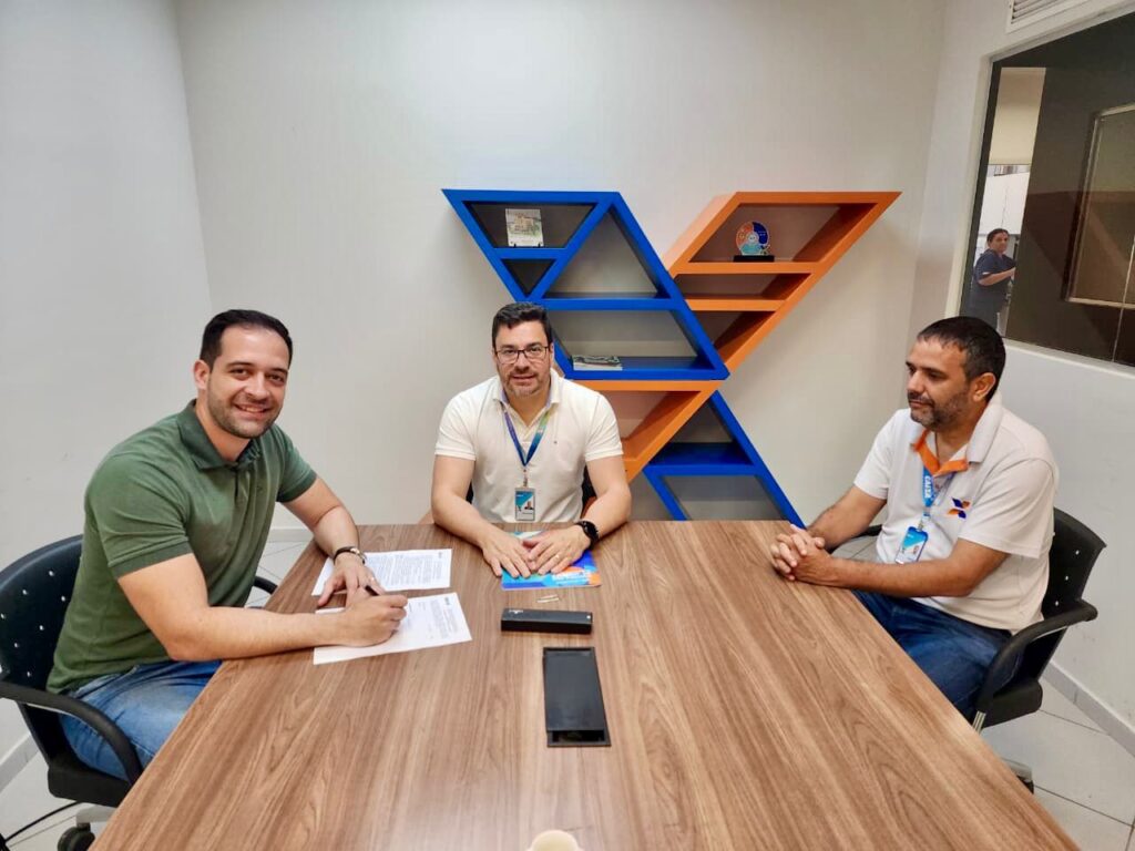 JUNQUEIROPOLIS: Prefeito assina convênio para construção de 20 casas do Minha Casa, Minha Vida