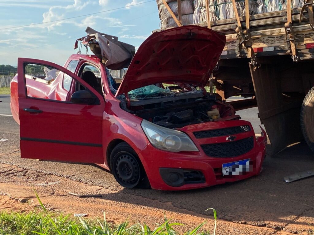 Motorista fica gravemente ferido em acidente na SP-294