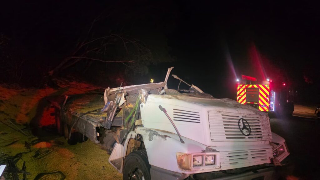 Capotamento de caminhão mata três pessoas