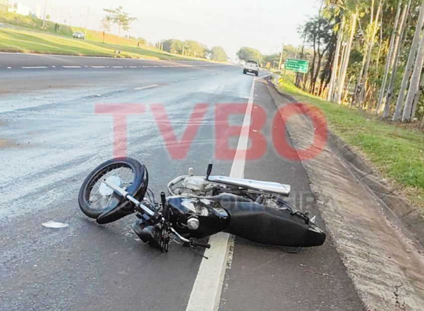 Motociclista fica ferida após sofrer queda na SP-294, em Junqueirópolis