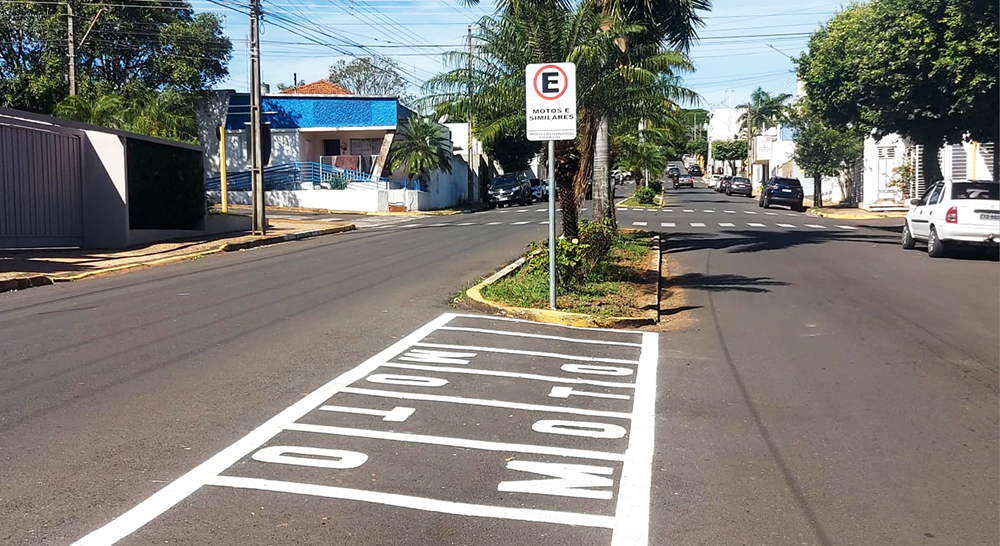ADAMANTINA: Novos bolsões para motos passam a funcionar na Avenida Rio Branco
