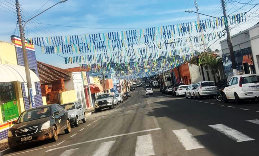 PACAEMBU: Pedido de vereador para decoração é atendido e deixa avenida em clima de Copa do Mundo