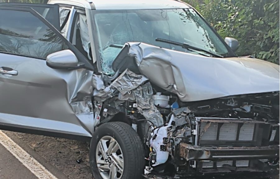 Acidente com dois carros e dois caminhões na SP-294 entre Flórida Paulista e Pacaembu