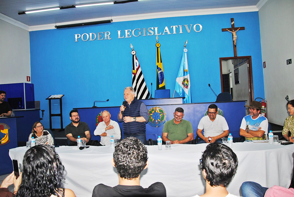 JUNQUEIRÓPOLIS: Deputado Mauro Bragato se reúne com representantes de entidades e moradores na Câmara