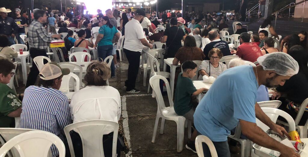 LUCÉLIA: Festa Julina da Paróquia Sagrada Família é sucesso