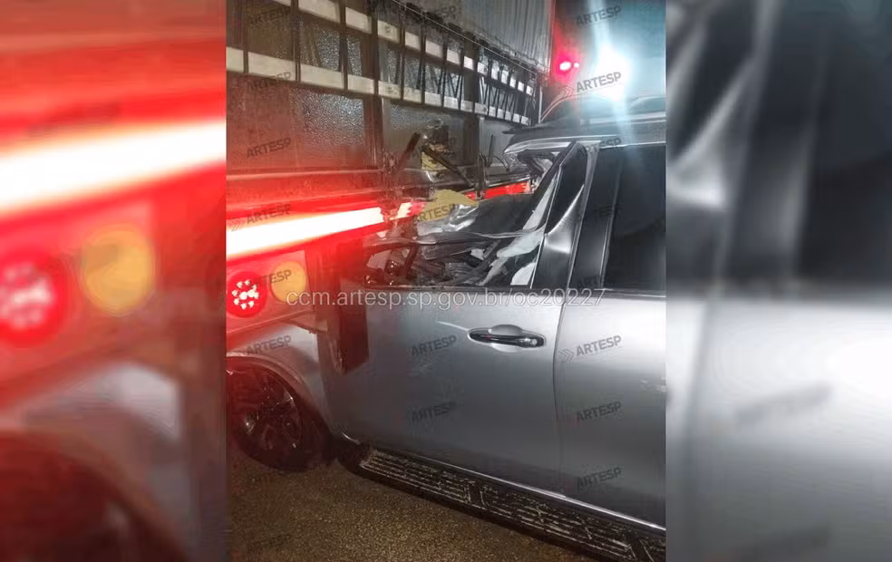 Acidente entre SUV e caminhão deixa um morto na Rodovia João Mellão