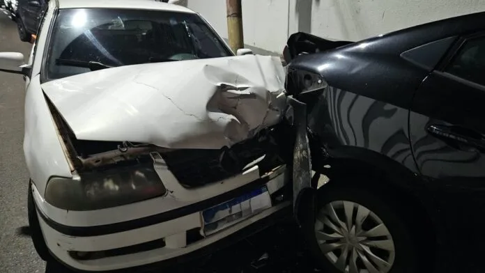 Acidente envolvendo três veículos é registrado em rua de Dracena