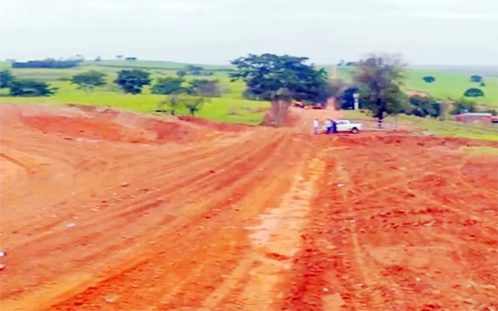 JUNQUEIRÓPOLIS: Prefeitura recupera estrada rural no bairro União e melhora acesso para moradores