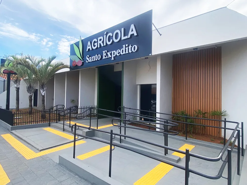 PACAEMBU: AGRÍCOLA SANTO EXPEDITO atende em novo endereço, prédio amplo e moderno