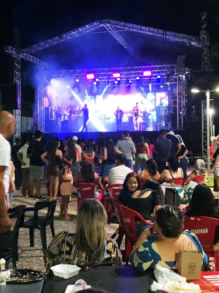 MARIÁPOLIS: Show dos Pais é sucesso e reúne grande público