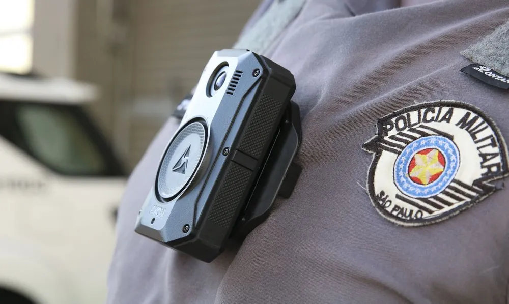 Polícia Rodoviária de Adamantina começa a usar câmeras corporais durante patrulhamento