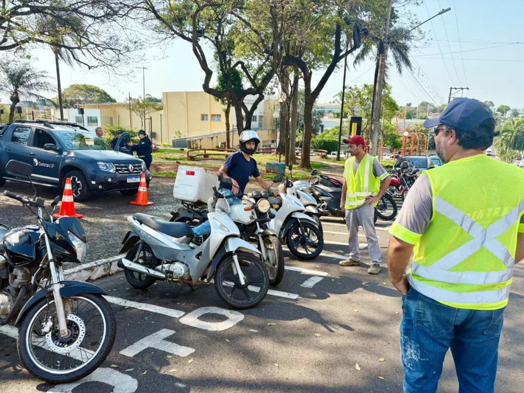 ADAMANTINA: Ação de conscientização reforça cuidados no trânsito durante campanha da Semana Nacional do Trânsito