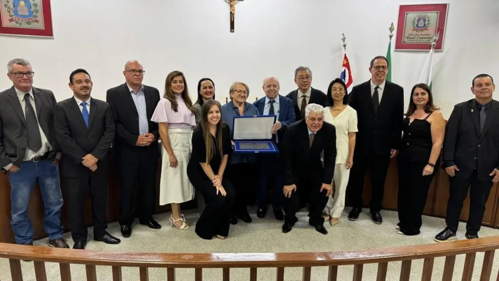 PARAPUÃ: Câmara presta homenagem ao ex-prefeito Toninho com entrega de Título de Cidadão