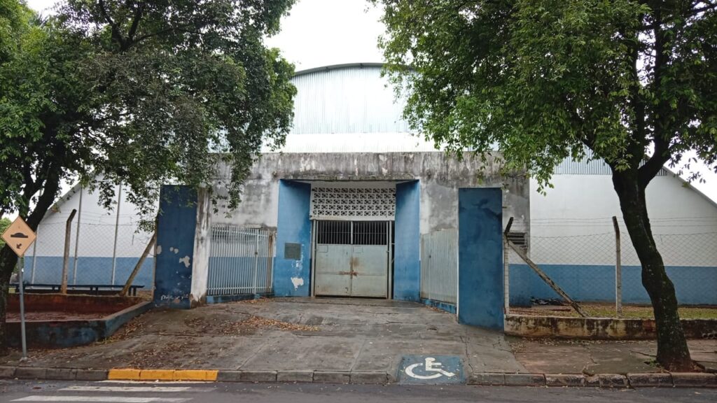 Furto de fios em quadra esportiva termina com três detidos em Osvaldo Cruz