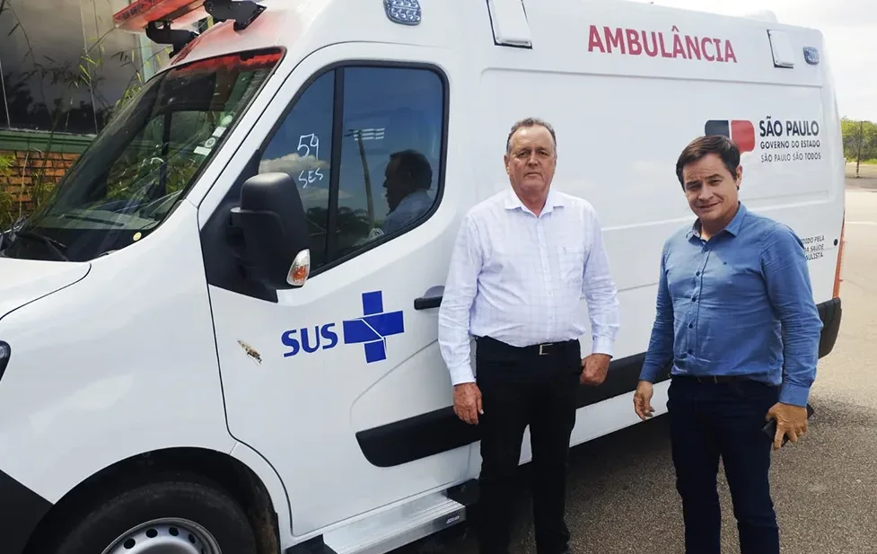 FLÓRIDA: Prefeito e vice recebem nova ambulância 0 km do Governo do Estado