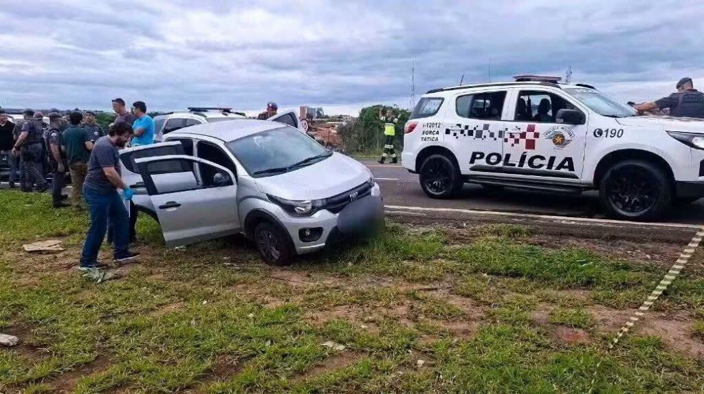 Criminosos armados que assaltaram empresa, morrem baleados após confronto com a polícia