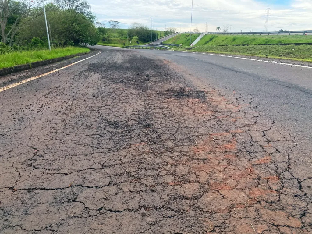 FLÓRIDA: Trecho da marginal próximo ao trevo tem asfalto danificado e gera reclamações